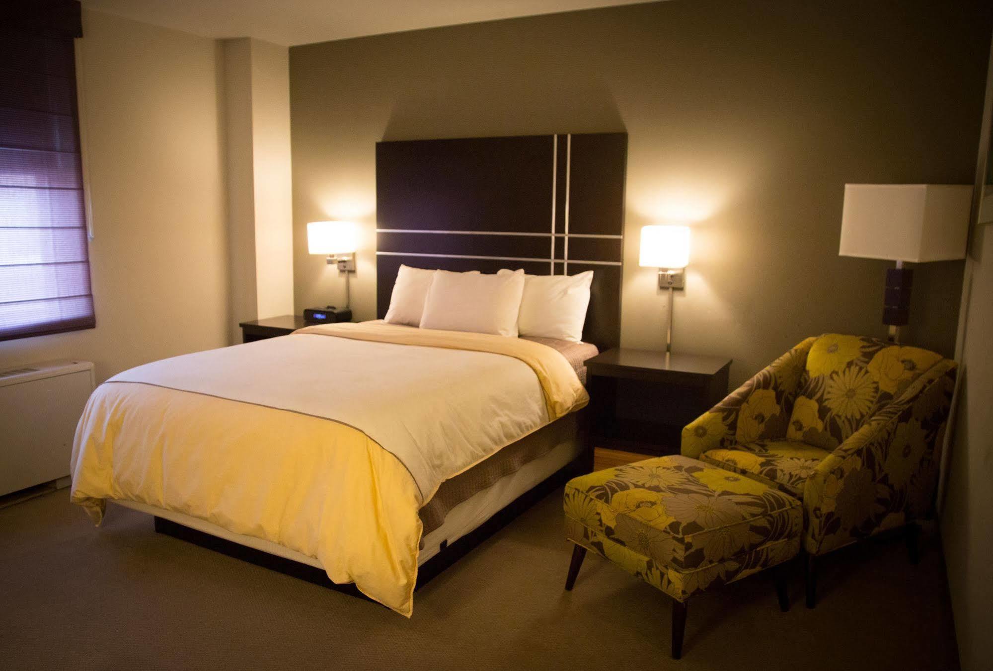 Iowa House Hotel Iowa City Esterno foto
